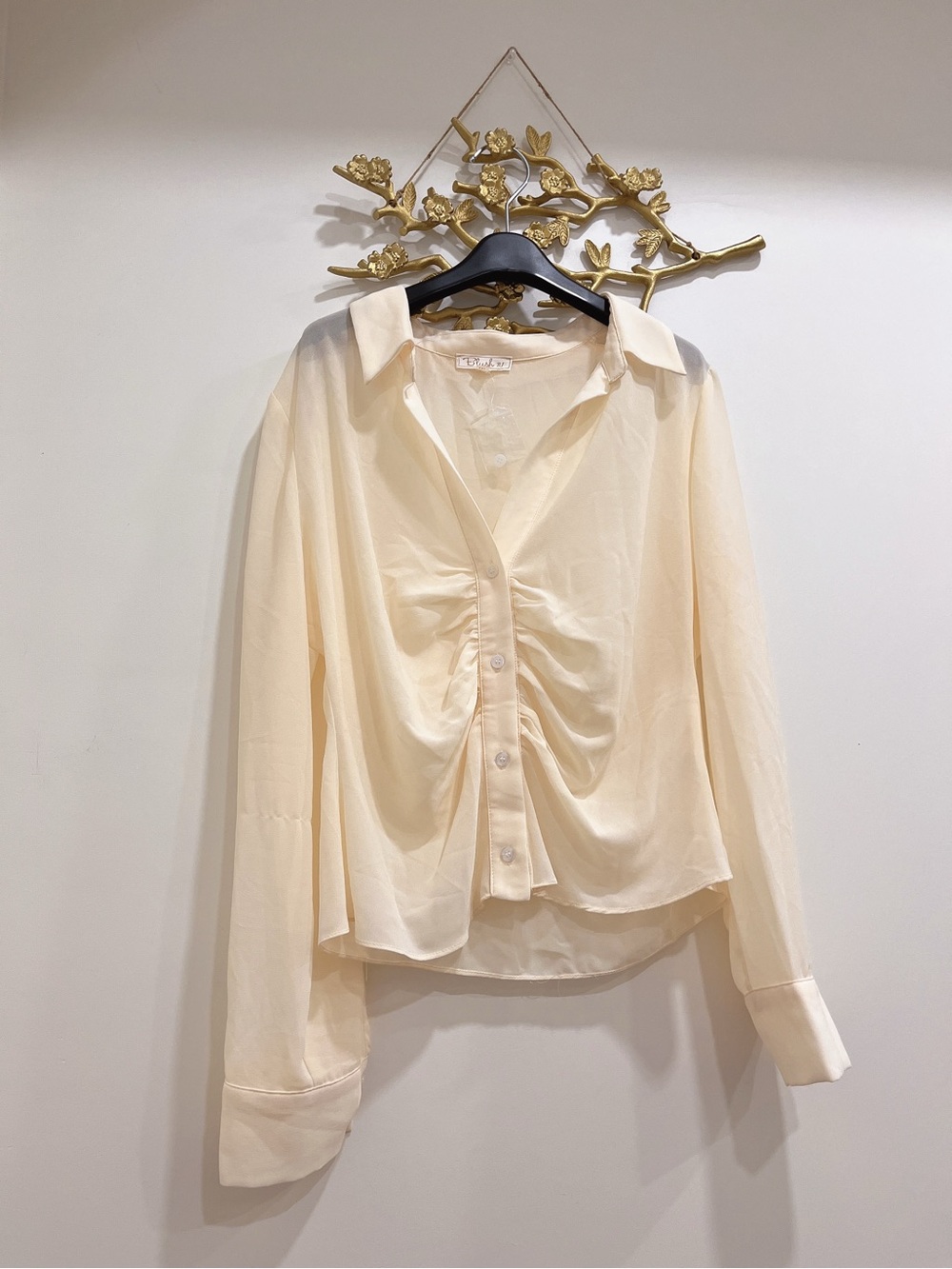 Elegant Ruched Button-Front Women's Shirt - Cream